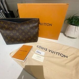 Louis Vuitton Brown and Gold Monogram Clutch Authentic in perfect condition